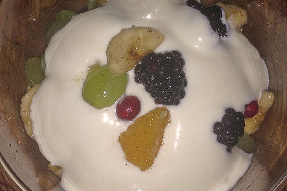 Leichte Joghurtcreme mit Erdbeeren