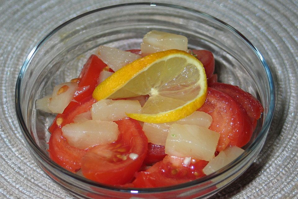 Tomatensalat mit Ananas