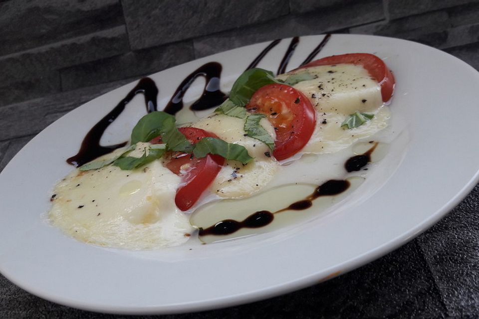 Tomate - Mozzarella Teller, überbacken