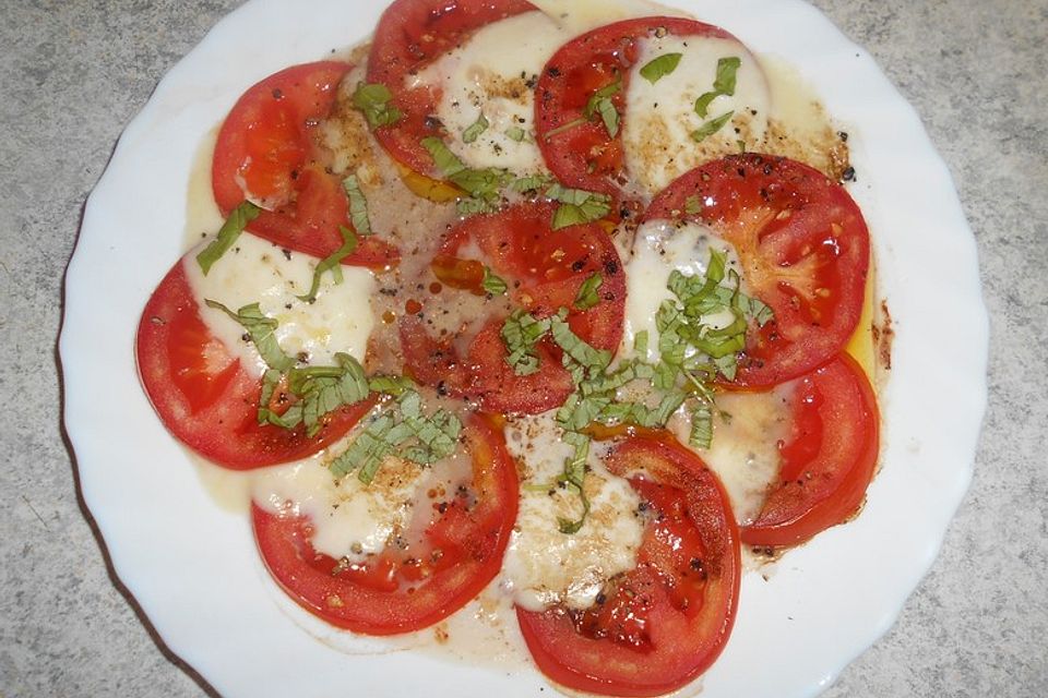 Tomate - Mozzarella Teller, überbacken