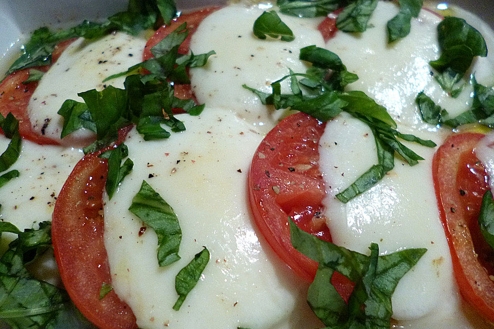 Tomate - Mozzarella Teller, überbacken