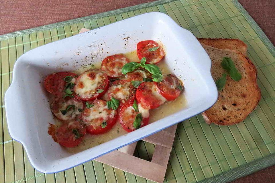 Tomate - Mozzarella Teller, überbacken