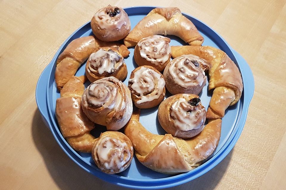 Saftige Hefe-Nuss-Schnecken