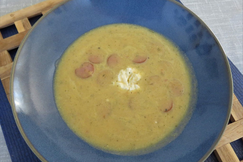 Kartoffelsuppe mit Würstchen