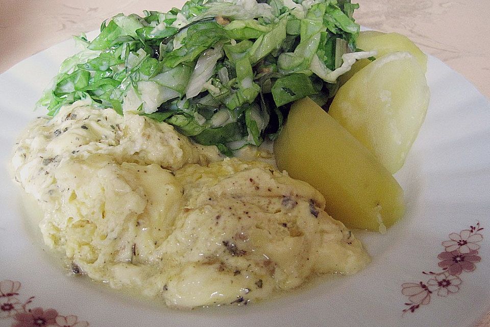 Kartoffeln, Rührei und Salat