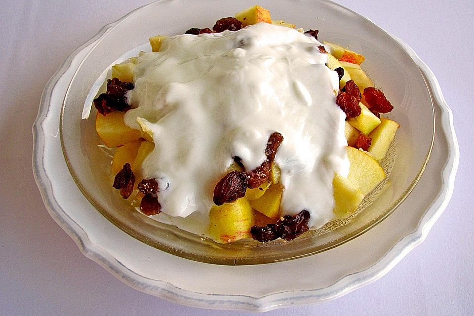 Bunter Obstsalat mit Joghurt