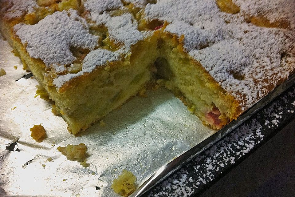 Versunkener Rhabarberblechkuchen