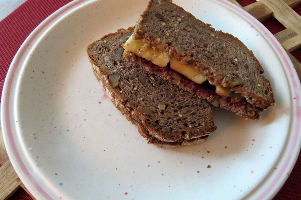 Mega-Erdnussbutter-Sandwich