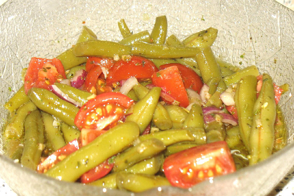 Bohnensalat mit Tomaten  und Zwiebeln