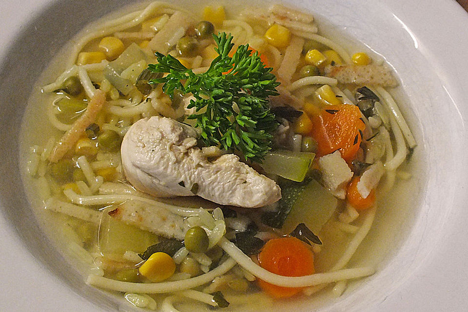 Hühnersuppe mit Gemüseeinlage