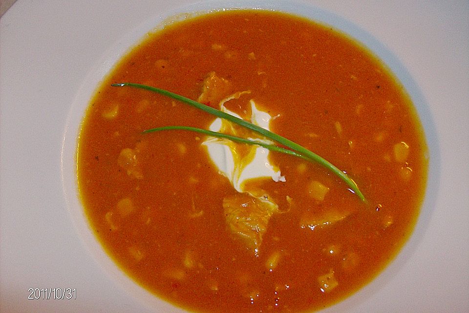 Feine Kürbissuppe mit Hähnchenfleisch