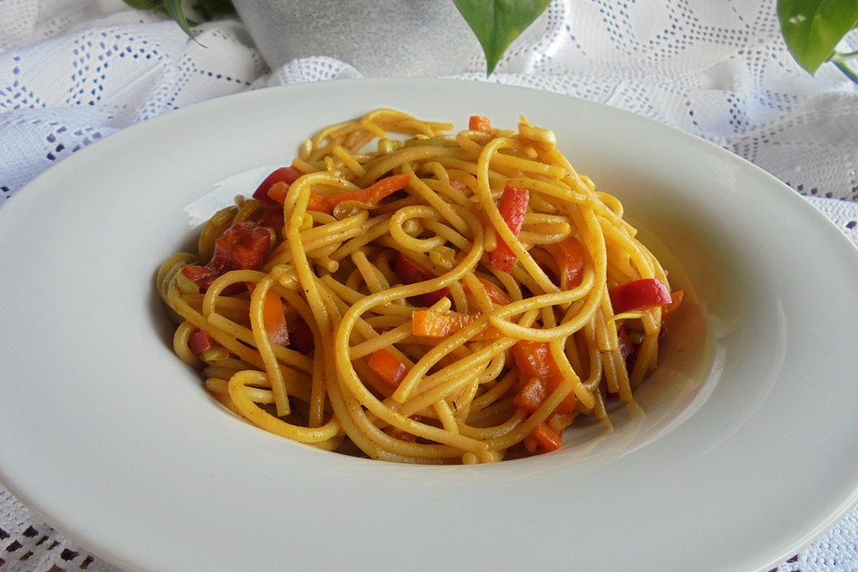 Spaghetti-Curry-Salat