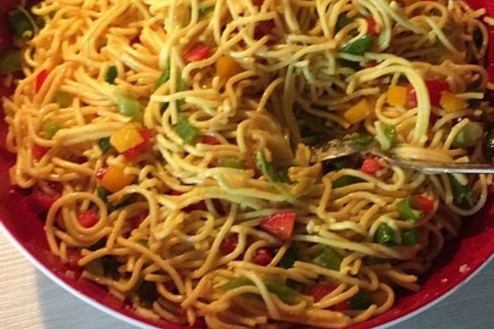 Spaghetti-Curry-Salat