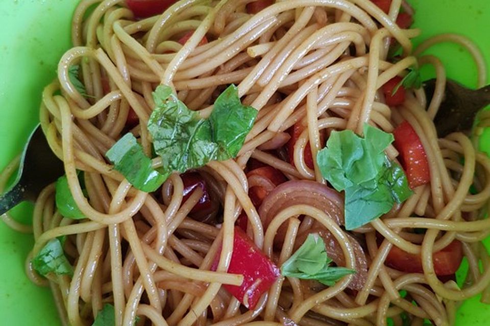 Spaghetti-Curry-Salat