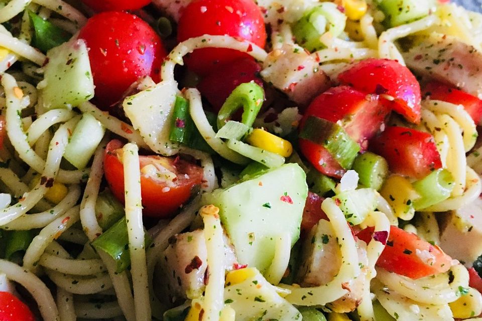 Spaghetti-Curry-Salat