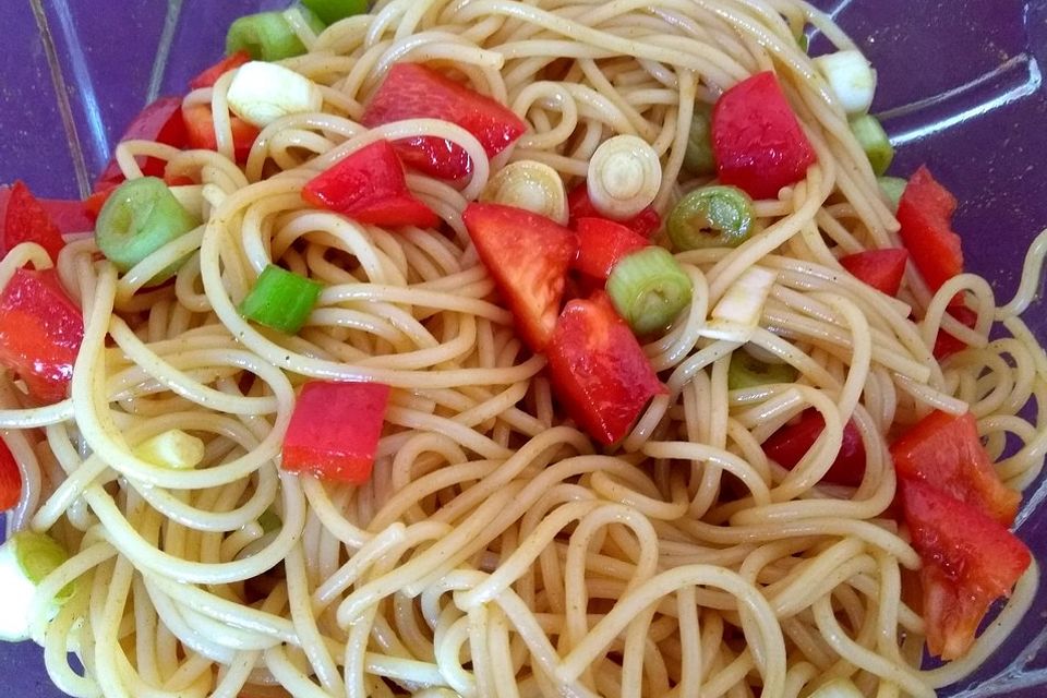 Spaghetti-Curry-Salat