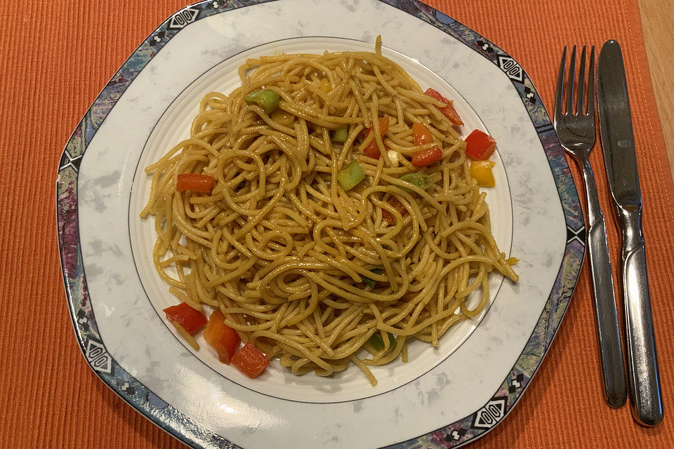 Spaghetti-Curry-Salat