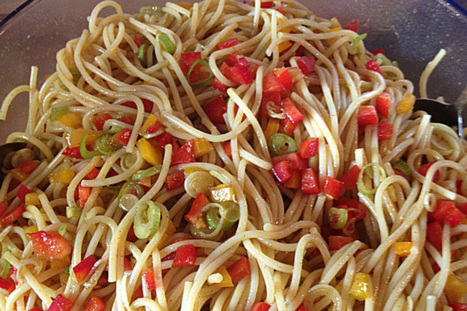 Spaghetti-Curry-Salat