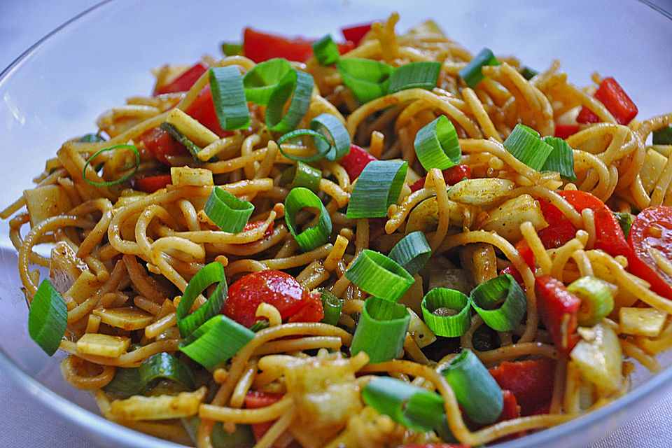 Spaghetti-Curry-Salat