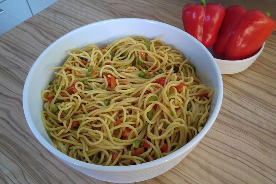 Spaghetti-Curry-Salat