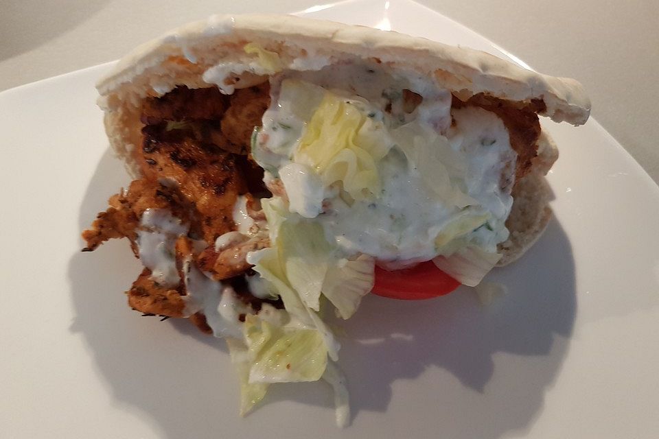 Knuspriges Gyros mit Tzatziki