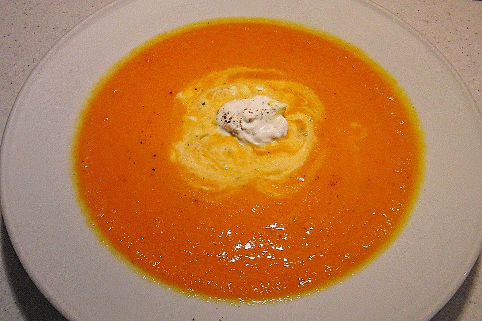 Karottensuppe mit Parmesannocken