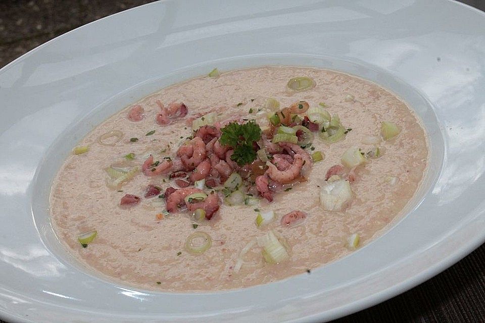 Steckrüben-Rahmsuppe mit Krabben