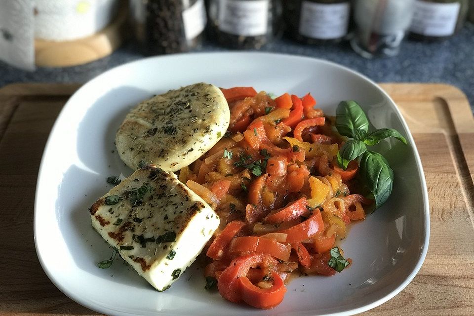 Tomaten-Paprikagemüse mit Halloumi