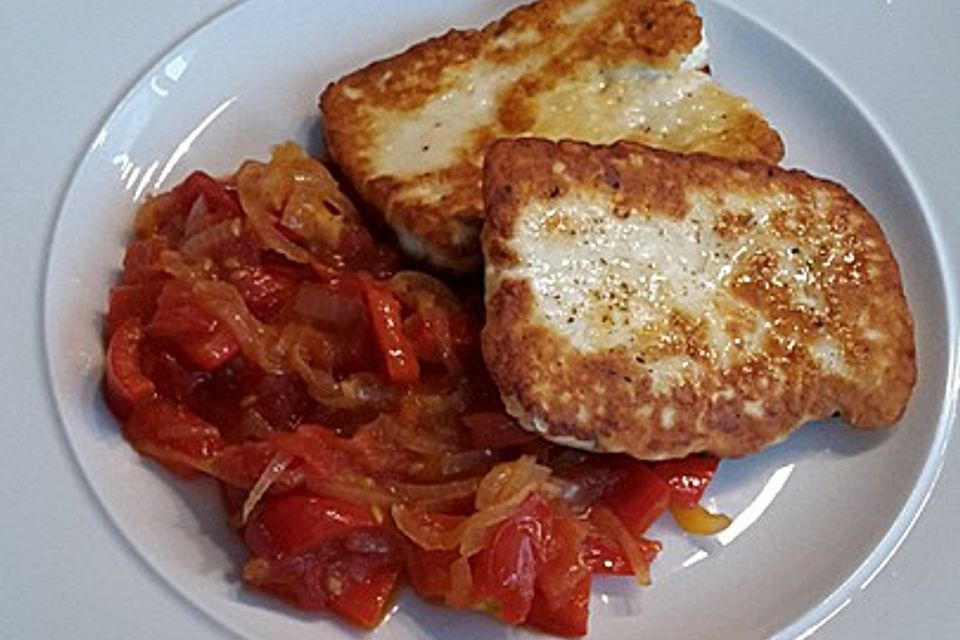 Tomaten-Paprikagemüse mit Halloumi