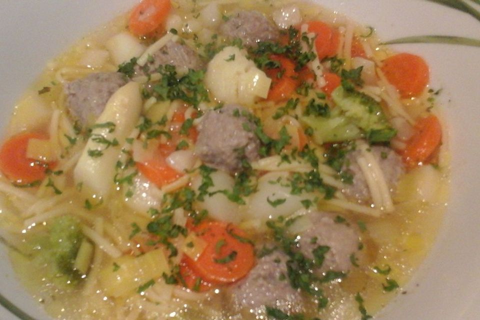 Frühlingssuppe mit Hackbällchen