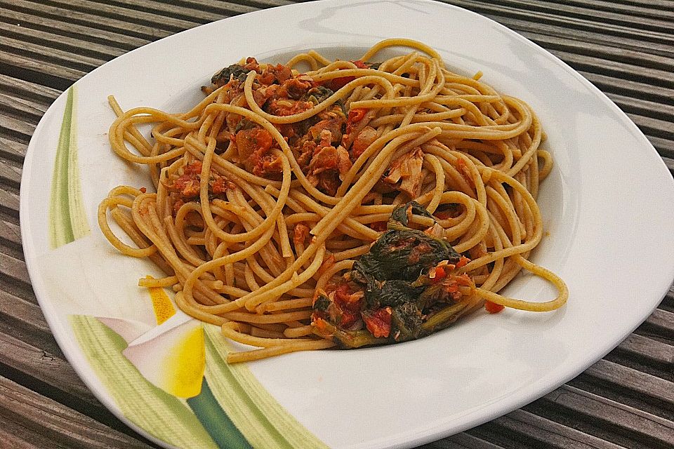 Spaghetti mit Thunfisch-Bolognese