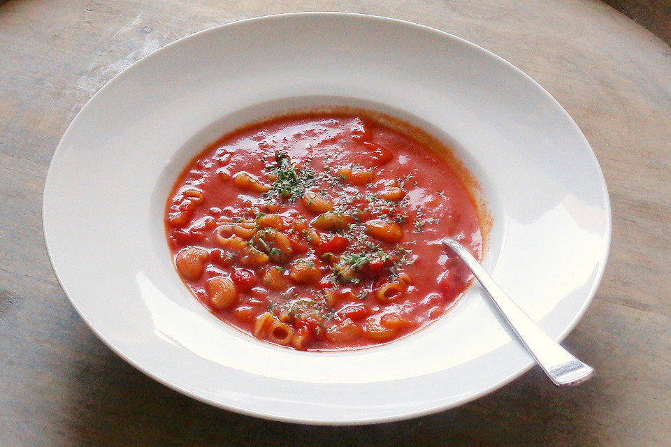 Milde Tomatennudelsuppe