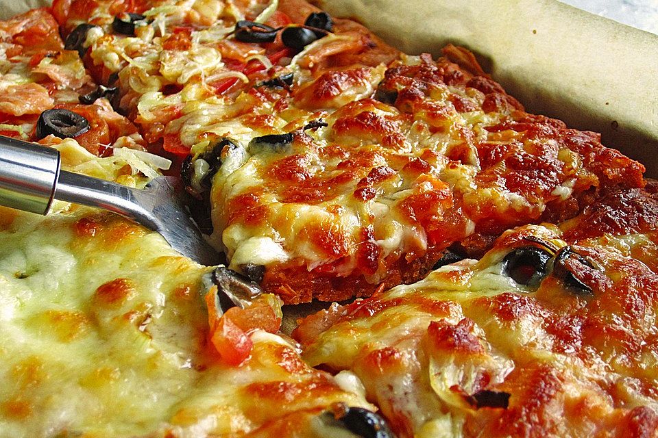 Pizza aus Dinkel-Brotbackmischung