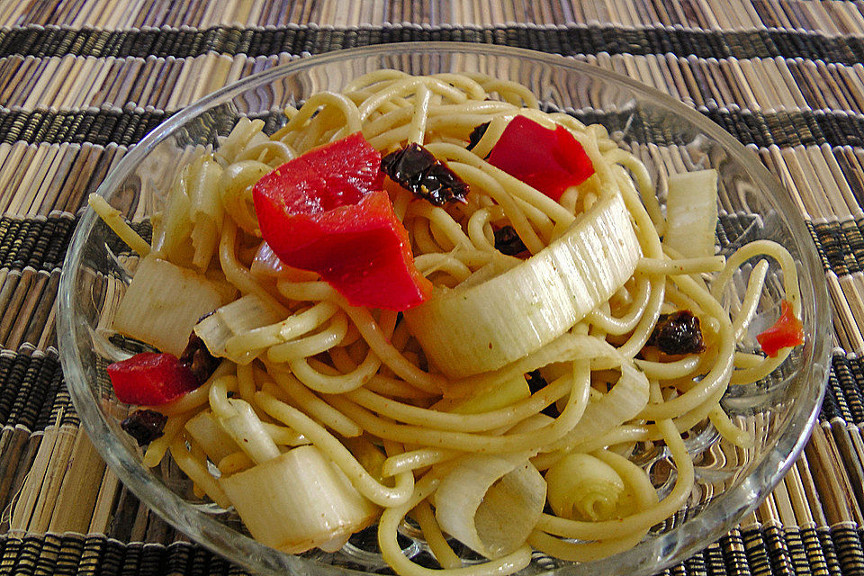 Chinesisch-italienischer Spaghettisalat