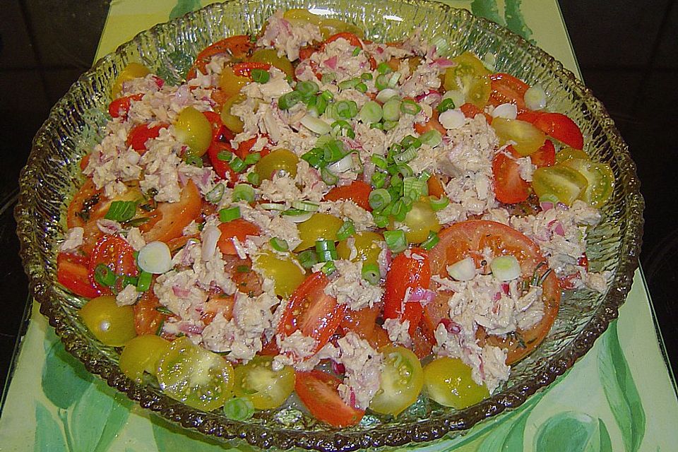 Tomatensalat mit Thunfischdressing