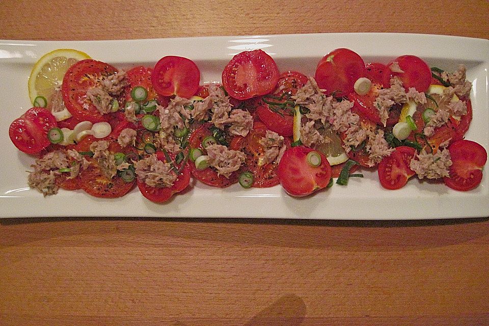 Tomatensalat mit Thunfischdressing