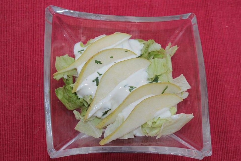 Eisbergsalat  mit Birne in Estragondressing