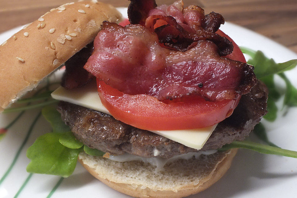 Cheeseburger mit viel Bacon