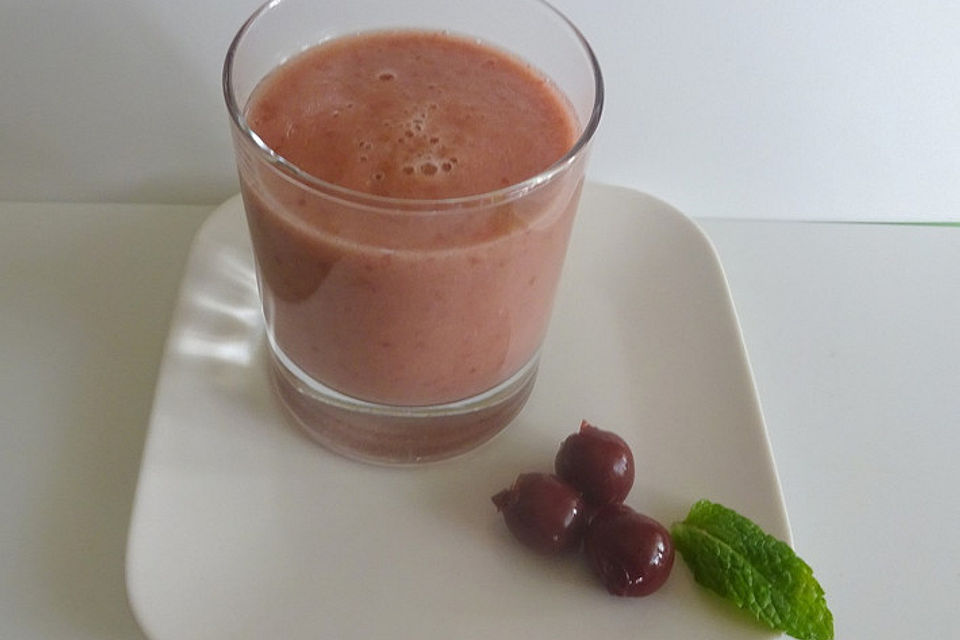 Nektarinen-Ananas-Sauerkirsch-Smoothie