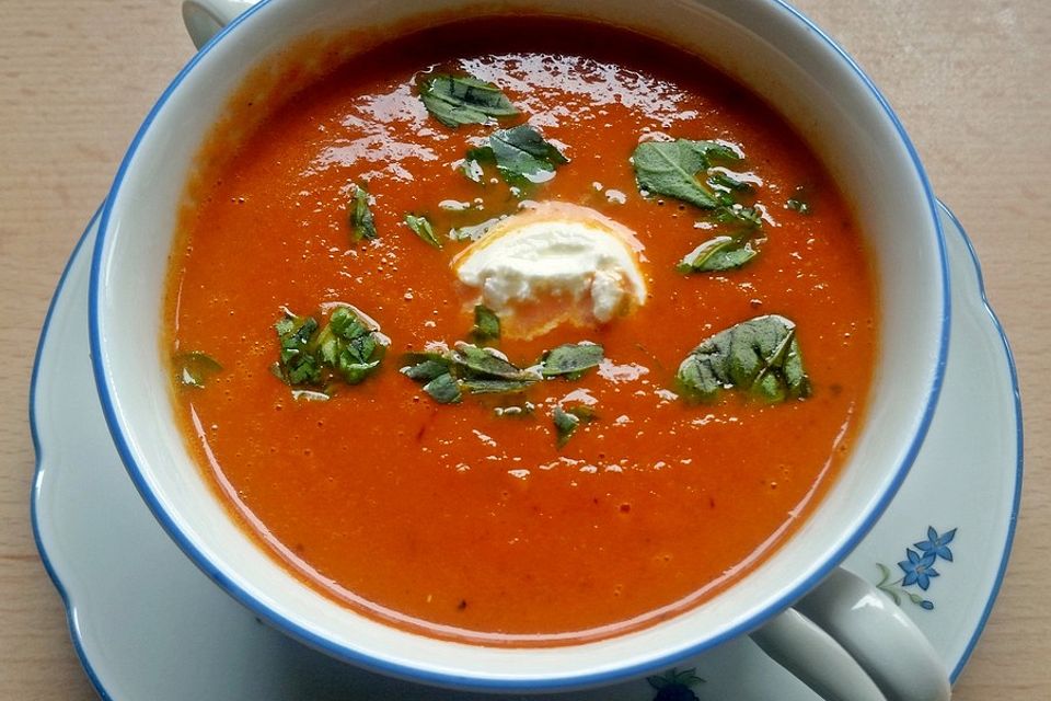 Geröstete Paprika-Tomatensuppe