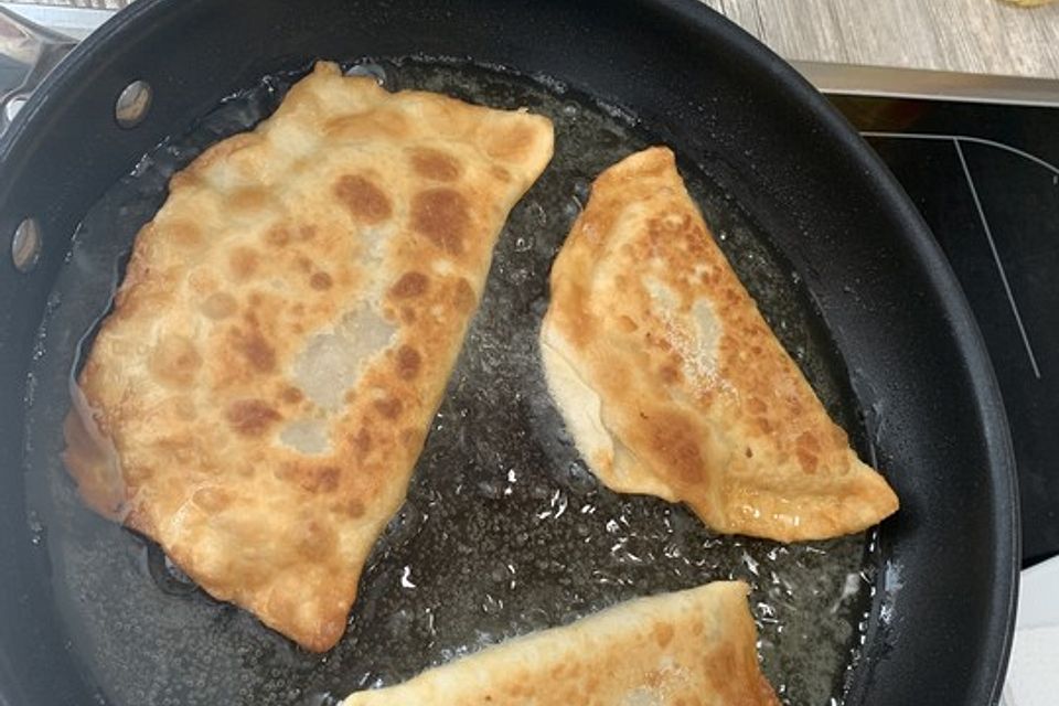 Tschebureki