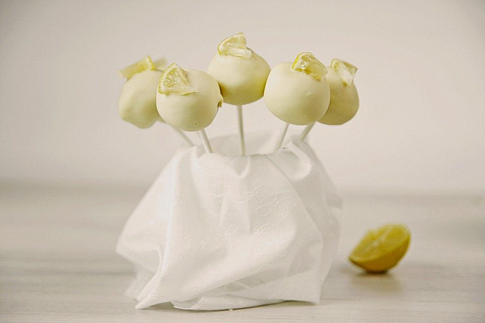 Lemon Cake Pops