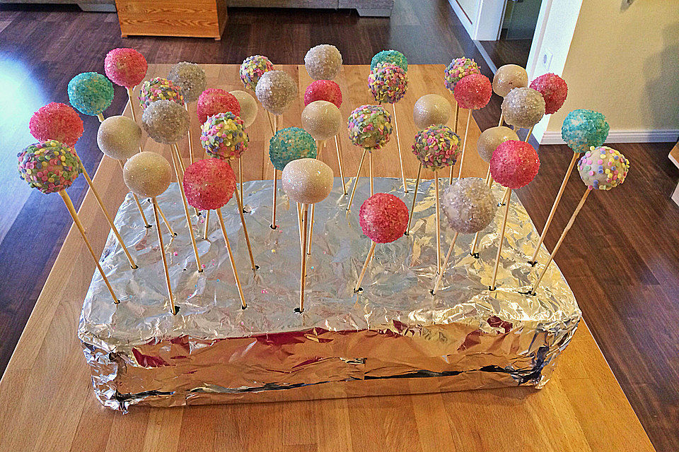 Lemon Cake Pops