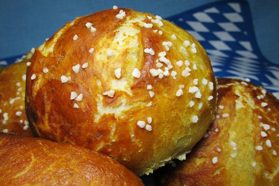 Albertos Weißwein-Laugenbrötchen