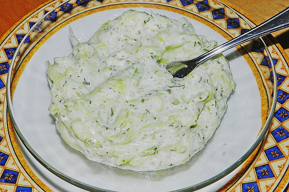 Laktosefreier Gurkensalat