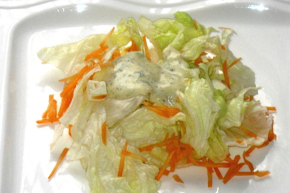 Bunter Salat mit Karotten