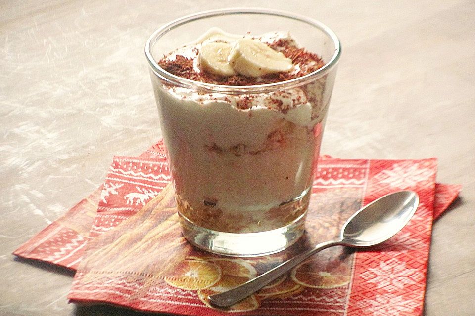 Bananendessert mit Kokosmakronen