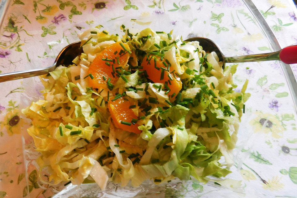 Endiviensalat mit Orangendressing