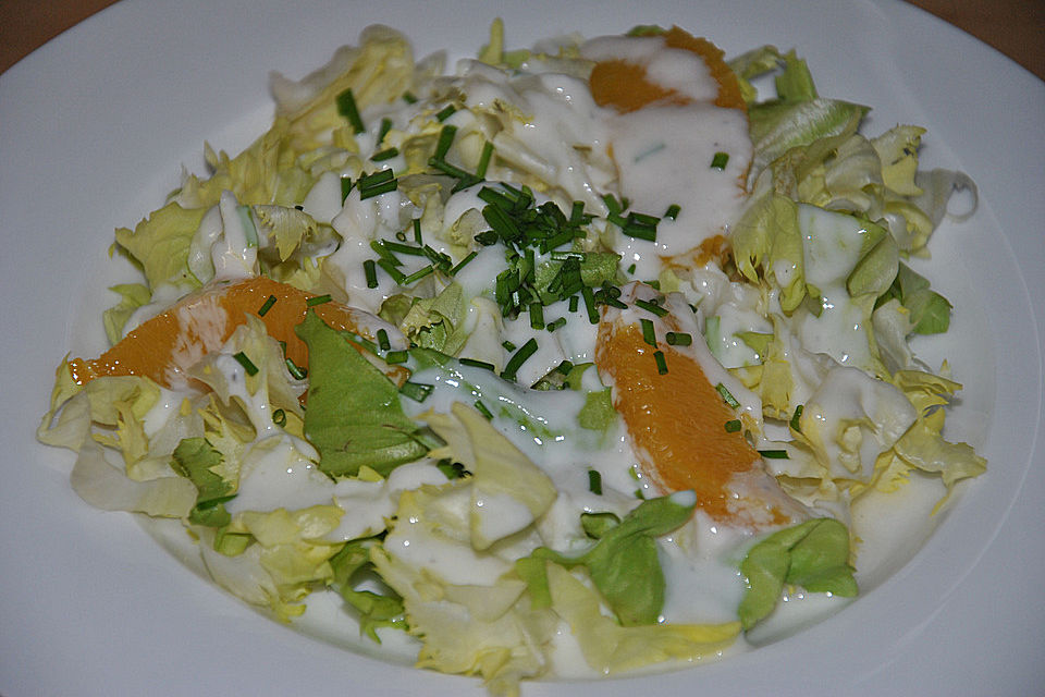 Endiviensalat mit Orangendressing