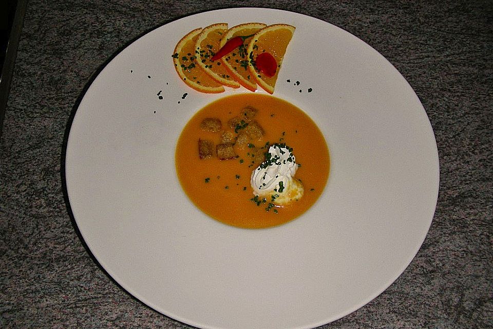 Orangen-Cremesuppe zur Weihnachtszeit